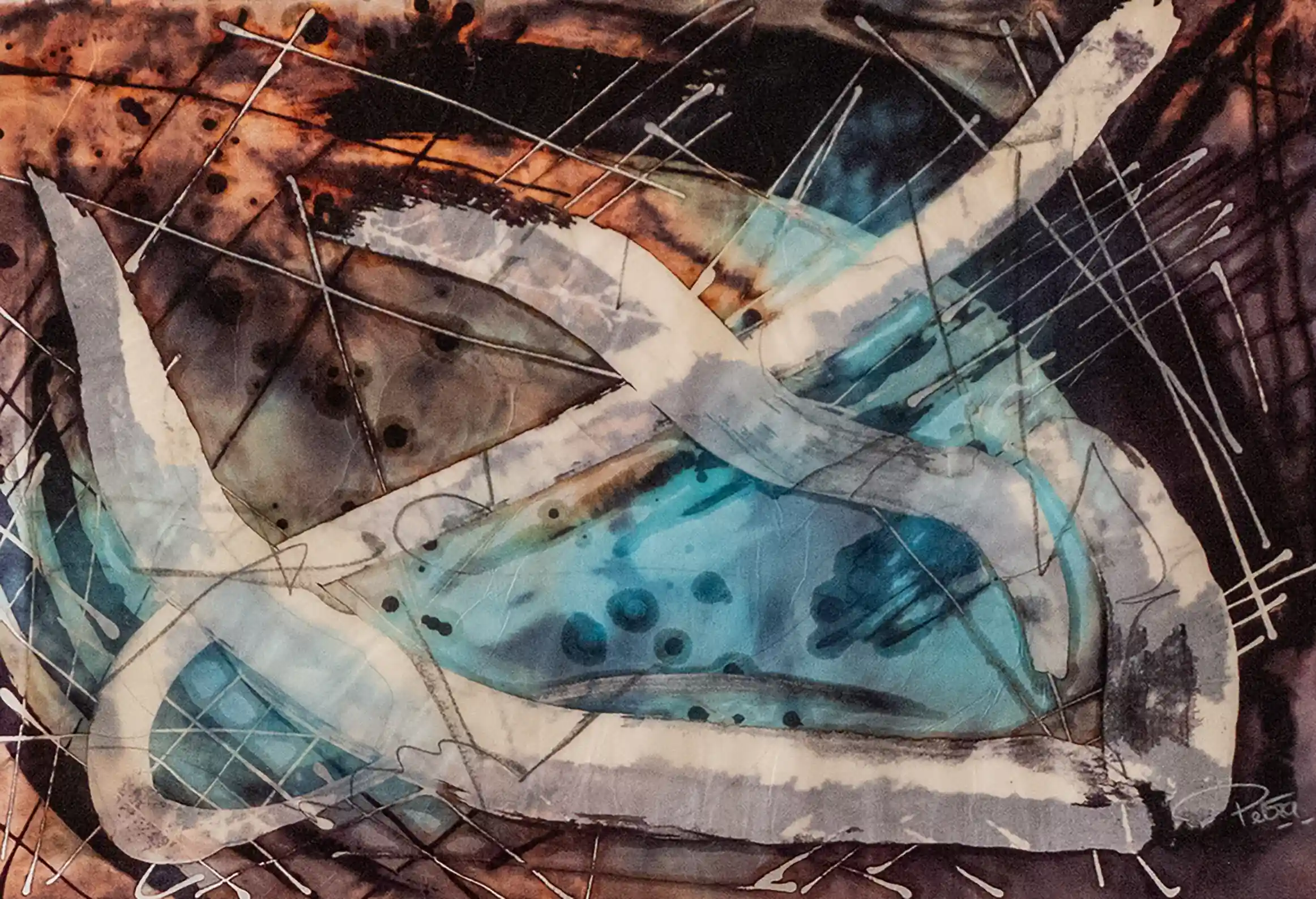 Een abstract schilderij waarin lijnen elkaar zoeken, raken en tegelijk doorkruisen. Brede, witte banen bewegen zich over het doek als gebaren die elkaar ontmoeten, maar nooit helemaal samenvallen, elk met een eigen richting, een eigen tempo. Daaronder ligt een koele, blauwgroene kern, zacht en open, terwijl donkere en roestkleurige lagen eromheen een zwaardere, aardse spanning brengen. Fijne, scherpe lijnen kruisen het geheel als sporen van contact, kort, intens, en meteen weer uiteenlopend. Alles lijkt in aanraking, maar niets blijft. Elke kruising is een moment, geen bestemming. Het werk draagt een ritme van ontmoeten en loslaten, waar wat elkaar raakt, juist daardoor zijn eigen weg blijft volgen.