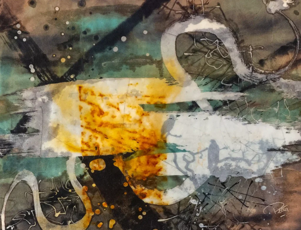 Een abstract schilderij waarin het zichtbare slechts een dunne laag is over wat werkelijk beweegt. Brede, lichte banen schuiven horizontaal over het beeld en lijken even orde te brengen, maar onder die rust blijft alles in trilling. Een warme, roestkleurige vlek gloeit door het midden heen alsof iets zich van binnenuit een weg baant door de lagen. Daarachter en daartussen openen zich groenblauwe velden, diep en ademend, waarin beweging zich niet laat vastleggen. In de ondergrond verschijnt, bijna verborgen, een beeld van vogels die op een tak zitten. Ze zijn niet scherp omlijnd, maar aanwezig als een stille herinnering, een moment van rust dat tegelijk geladen is met mogelijkheid tot vertrek. Ze lijken te wachten, of misschien al in beweging te zijn zonder dat het zichtbaar wordt. Fijne lijnen en spatten verbinden alles met elkaar als een netwerk van onderstromen. Het werk ademt een stille dynamiek, waar onder het oppervlak een leven doorgaat dat zich niet volledig toont, maar wel voortdurend voelbaar blijft.