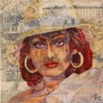 Een warm gelaagd portret van een vrouw met rood haar dat lijkt te ademen tussen verleden en droom. Onder de lichte hoed rust een blik die niet helemaal hier is, zacht, zoekend, alsof ze luistert naar iets dat alleen zij nog hoort. Haar huid draagt sporen van straten en gevels, herinneringen die zich hebben genesteld in kleur en textuur. De gouden oorbellen vangen het licht als kleine zonnen, terwijl de achtergrond vervaagt in fragmenten van een stad alles om haar heen langzaam vervaagt. Ze blijft, stil, aanwezig op de grens van wat gedacht wordt en wat nooit is uitgesproken. Een schilderij over die tussenruimte waarin we ons vaak bevinden, niet helemaal in het nu, niet helemaal weg, waar denken langzaam overgaat in dromen.